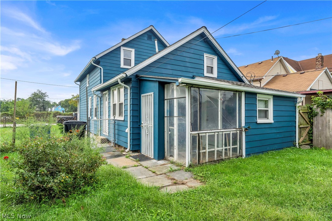 3024 Vega Avenue Cleveland OH 44113
