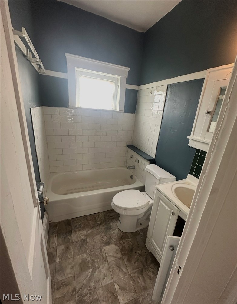 3294 East 105th Cleveland OH 44104