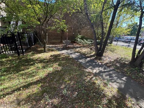 5644 Broadway Avenue Cleveland OH 44127