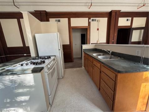 5644 Broadway Avenue Cleveland OH 44127