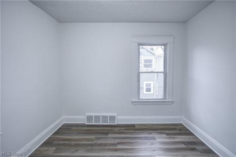 1931 W 74 Street Cleveland OH 44102