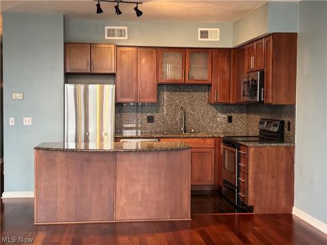 1237 Washington Avenue Cleveland OH 44113