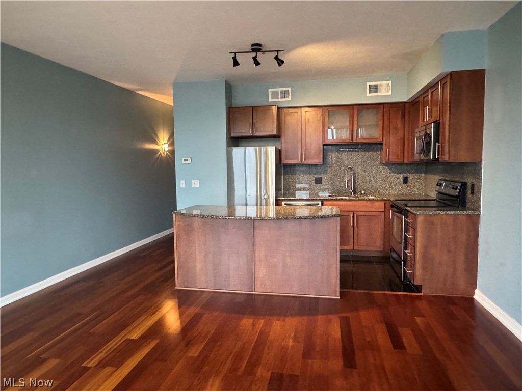 1237 Washington Avenue Cleveland OH 44113