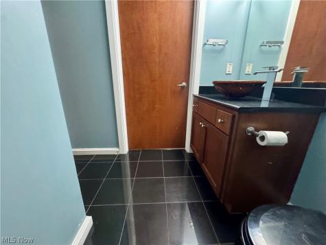 1237 Washington Avenue Cleveland OH 44113