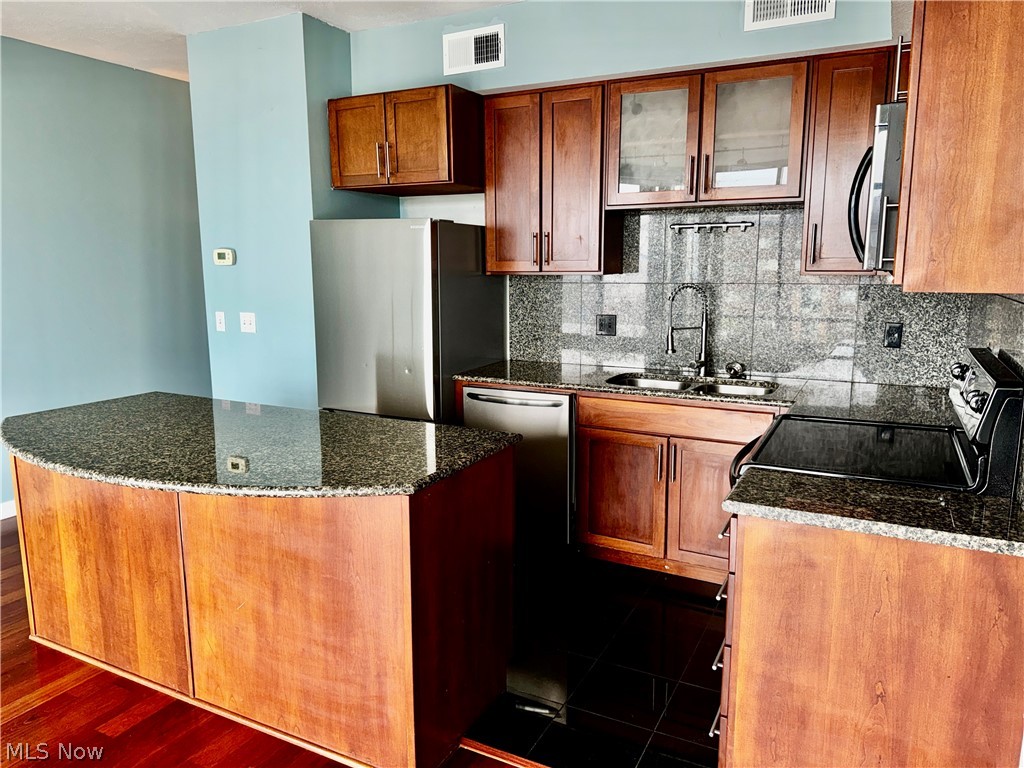 1237 Washington Avenue Cleveland OH 44113