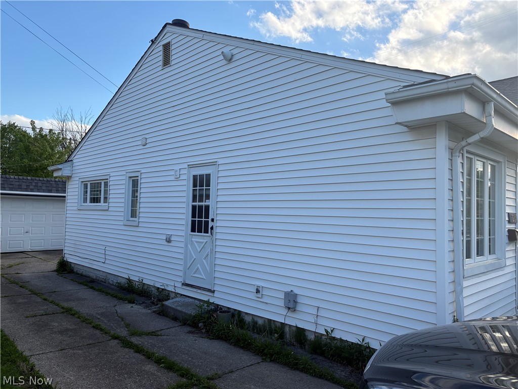 17209 Puritas Avenue Cleveland OH 44135