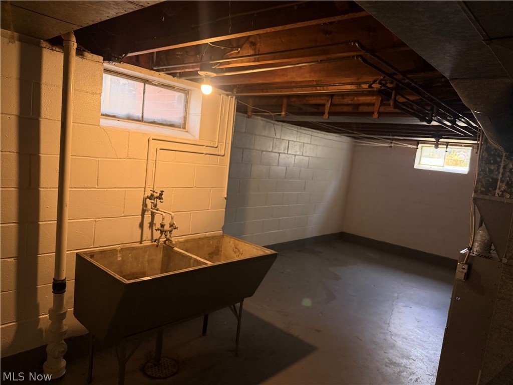 47 Parkgate Austintown OH 44515