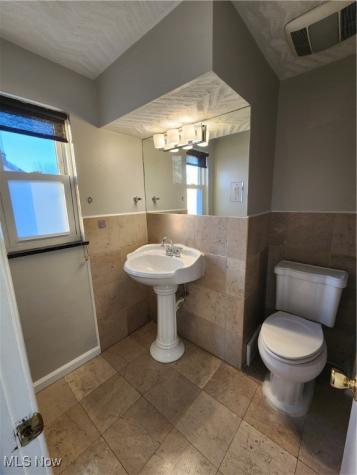 2452 Bromley Road University Heights OH 44118