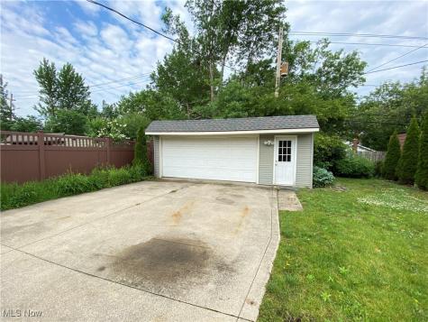 2452 Bromley Road University Heights OH 44118