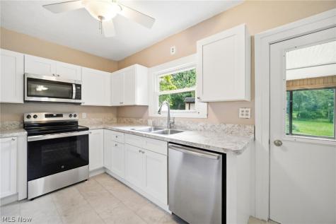 6917 Daisy Avenue Brecksville OH 44141