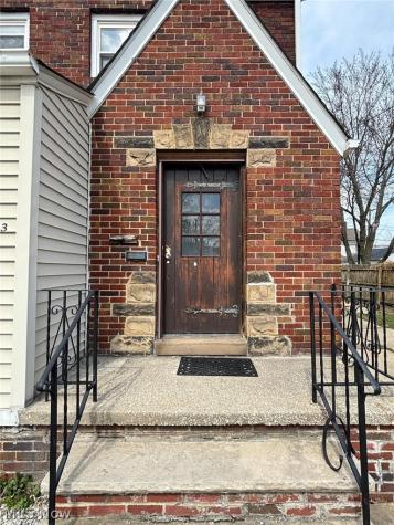 18603 Arrowhead Avenue Cleveland OH 44119