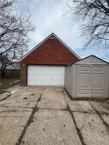 18603 Arrowhead Avenue Cleveland OH 44119