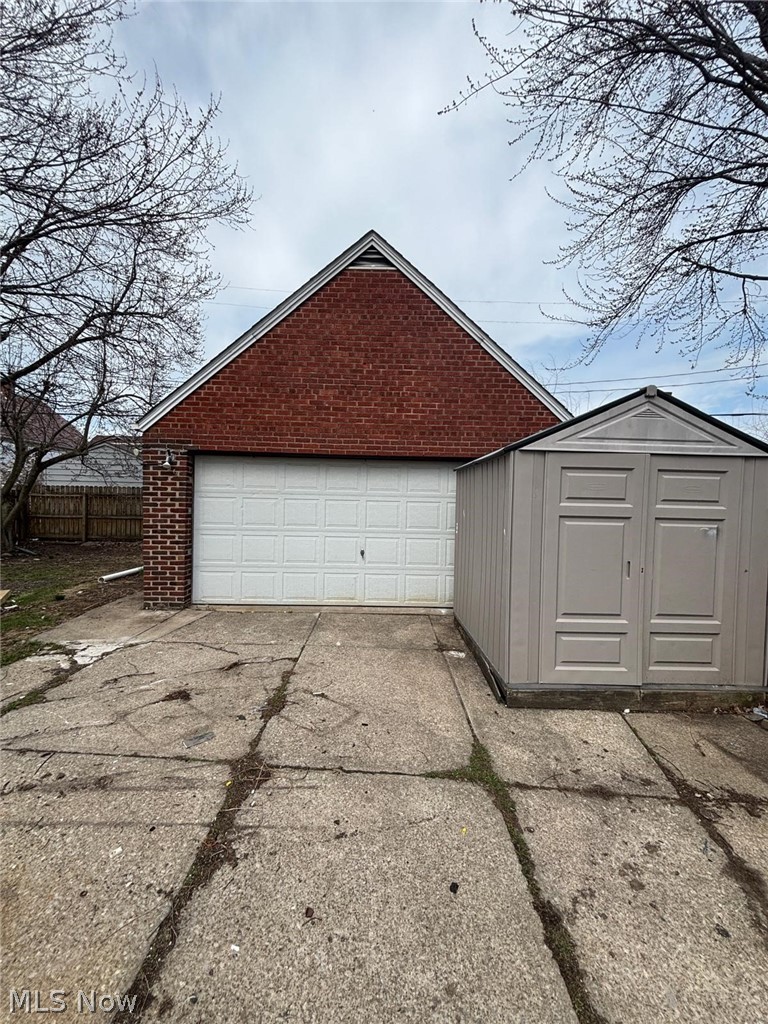 18603 Arrowhead Avenue Cleveland OH 44119