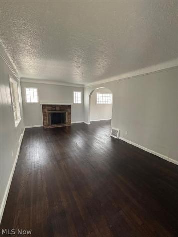 18603 Arrowhead Avenue Cleveland OH 44119