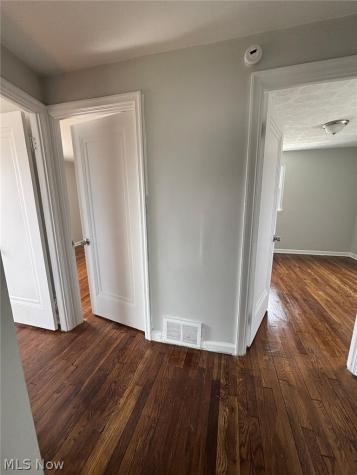18603 Arrowhead Avenue Cleveland OH 44119