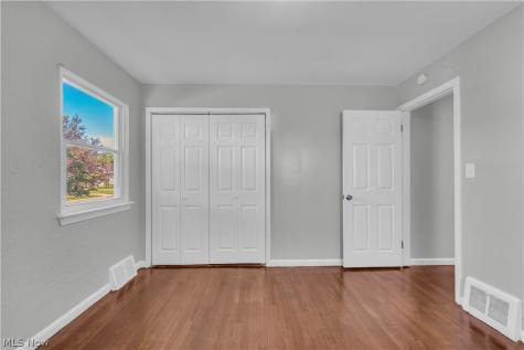 5535 Oakwood Avenue Maple Heights OH 44137