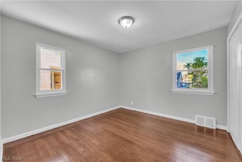 5535 Oakwood Avenue Maple Heights OH 44137