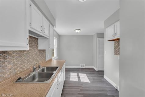 5535 Oakwood Avenue Maple Heights OH 44137