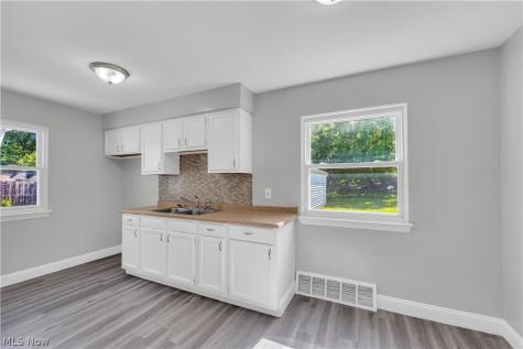 5535 Oakwood Avenue Maple Heights OH 44137