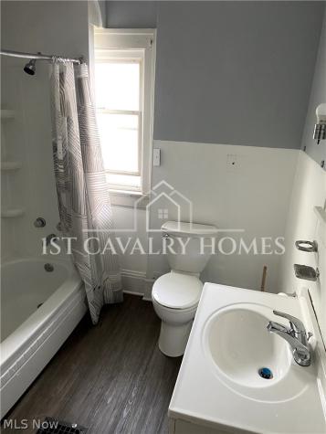 1383 Curtis Street Akron OH 44301