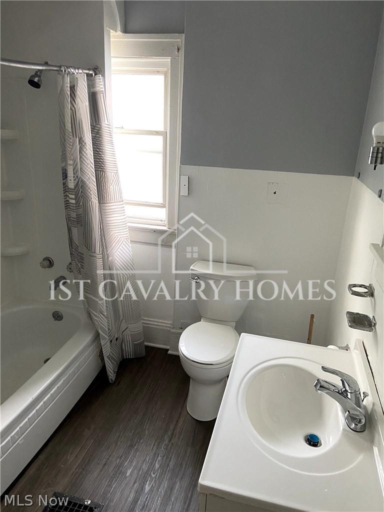 1383 Curtis Street Akron OH 44301