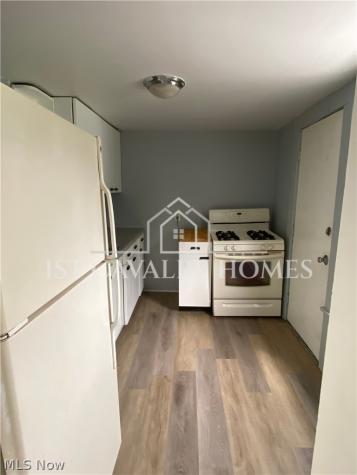 1383 Curtis Street Akron OH 44301