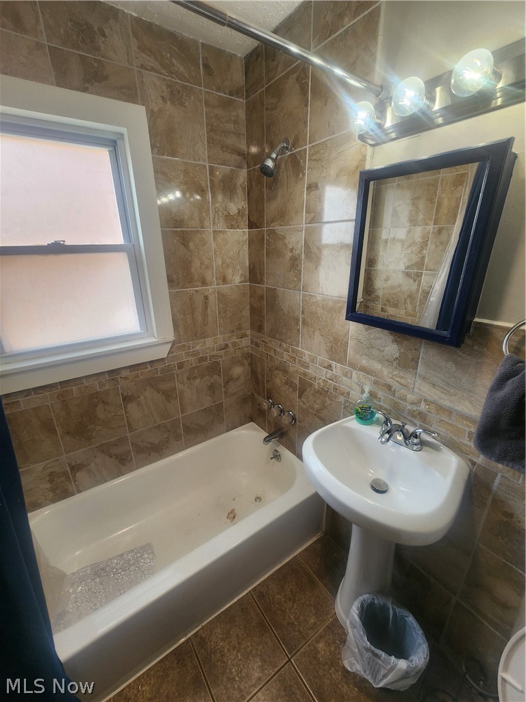16117 Glendale Avenue Cleveland OH 44128