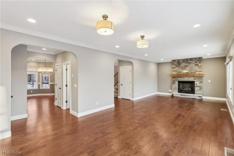 2 Creek Ridge Rocky River OH 44116