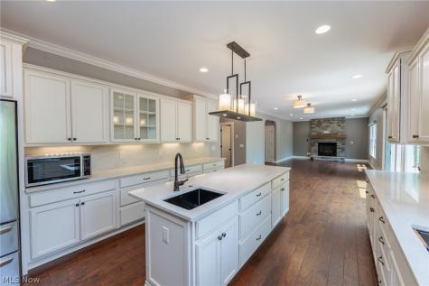 2 Creek Ridge Rocky River OH 44116