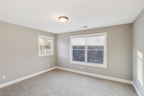 2 Creek Ridge Rocky River OH 44116