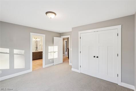 2 Creek Ridge Rocky River OH 44116