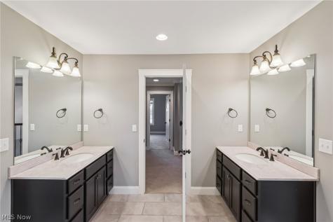 2 Creek Ridge Rocky River OH 44116