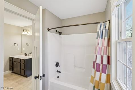 2 Creek Ridge Rocky River OH 44116