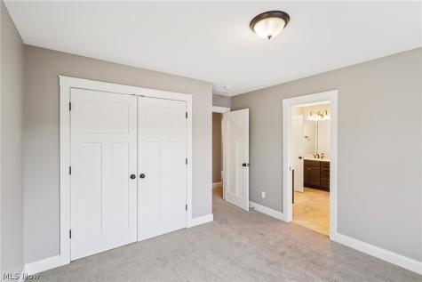 2 Creek Ridge Rocky River OH 44116