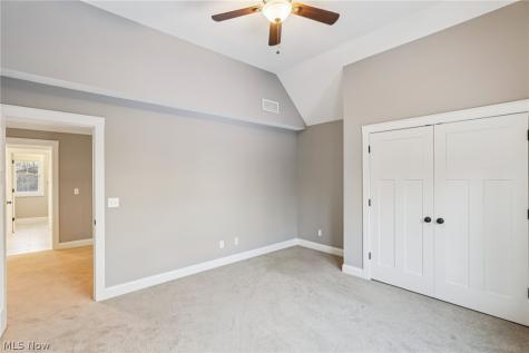 2 Creek Ridge Rocky River OH 44116