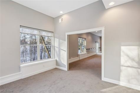 2 Creek Ridge Rocky River OH 44116