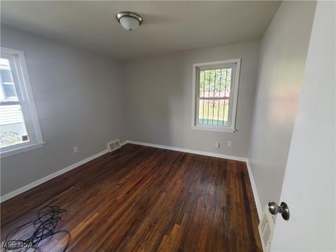 4287 E 162nd Street Cleveland OH 44128