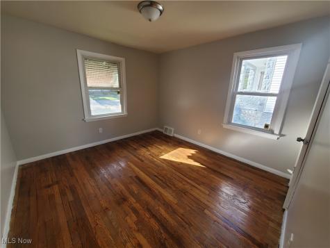 4287 E 162nd Street Cleveland OH 44128