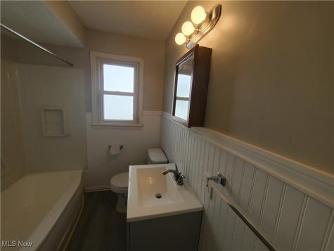 4287 E 162nd Street Cleveland OH 44128