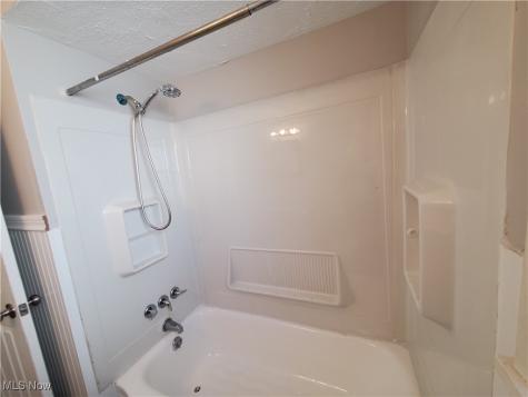 4287 E 162nd Street Cleveland OH 44128