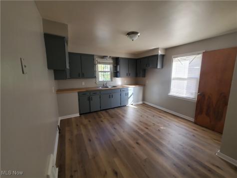 4287 E 162nd Street Cleveland OH 44128