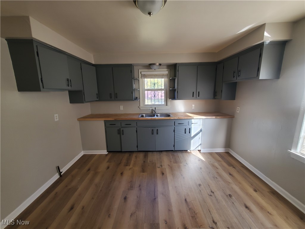 4287 E 162nd Street Cleveland OH 44128