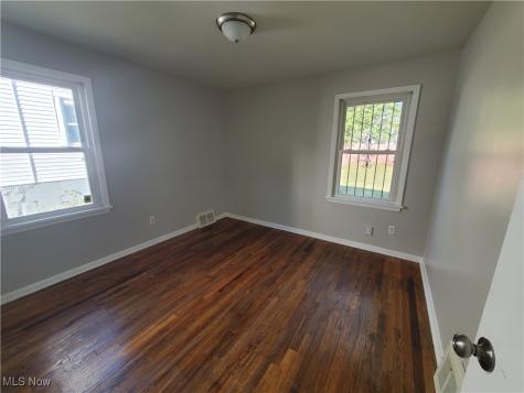 4287 E 162nd Street Cleveland OH 44128
