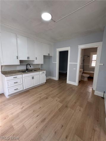 946 E 79th Street Cleveland OH 44103