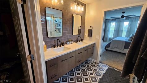 9337 Ellis Way Strongsville OH 44136