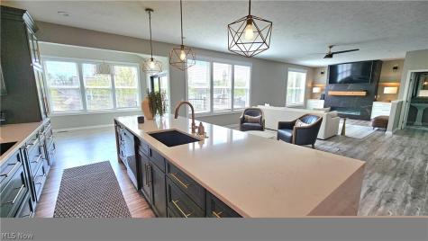 9337 Ellis Way Strongsville OH 44136