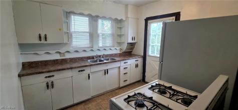 382 W Cedar Street Akron OH 44307