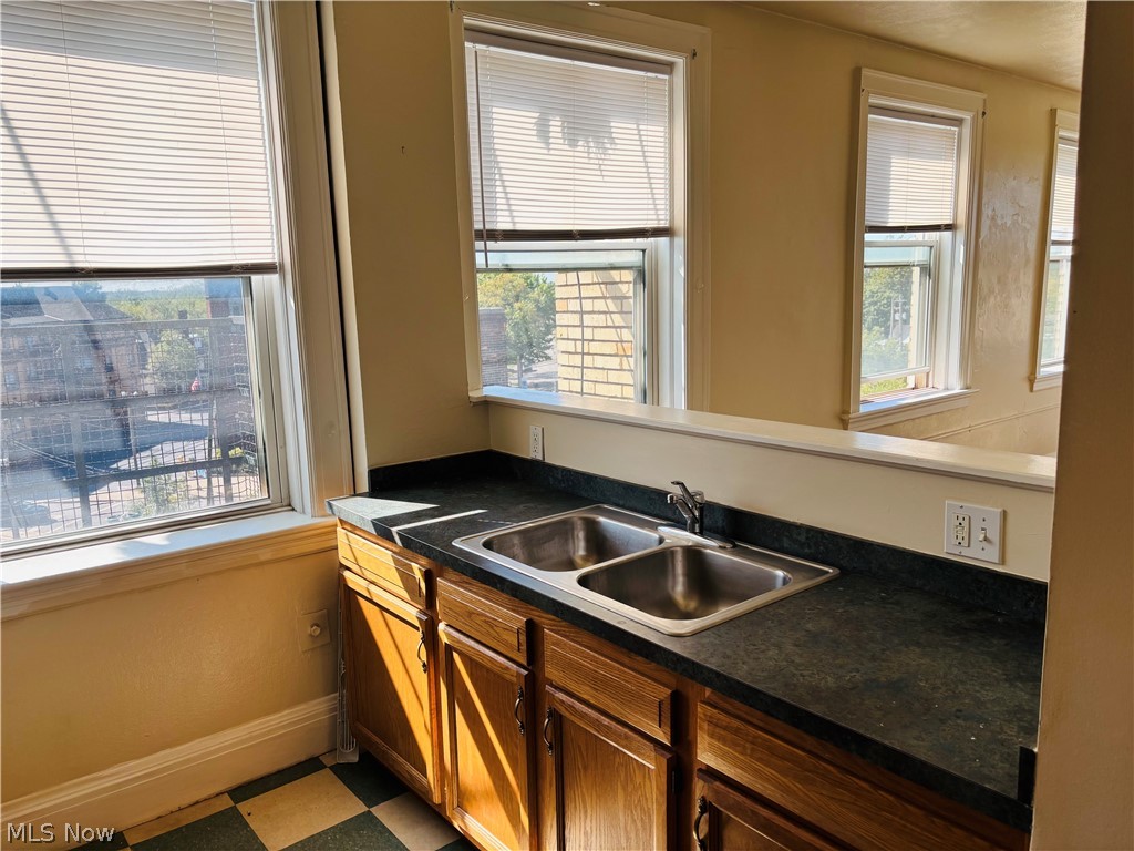 5644 Broadway Avenue Cleveland OH 44127
