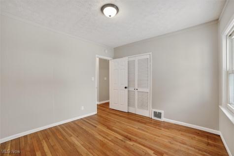 4977 E 90th Street Garfield Heights OH 44125