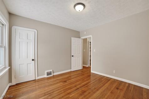 4977 E 90th Street Garfield Heights OH 44125